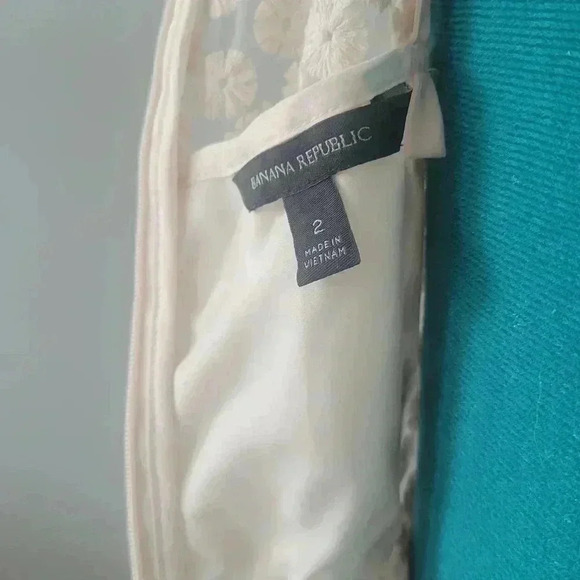 Banana Republic Size 2 Floral Illusion Peplum Blouse - Picture 6 of 6